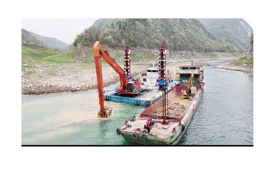 Pekerjaan pengeboran Excavator lengan panjang menggunakan bahan Q355B untuk sungai