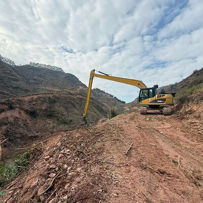 Excavator lengan panjang dengan pegangan kayu